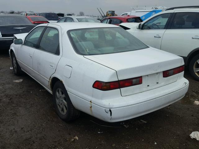 JT2BF28K3X0206229 - 1999 TOYOTA CAMRY LE WHITE photo 3