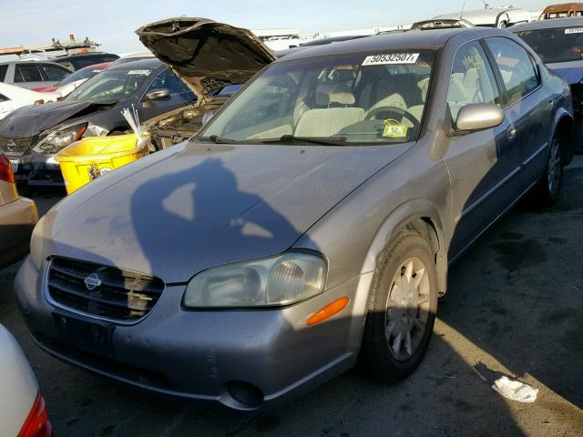 JN1CA31D01T805545 - 2001 NISSAN MAXIMA GXE SILVER photo 2