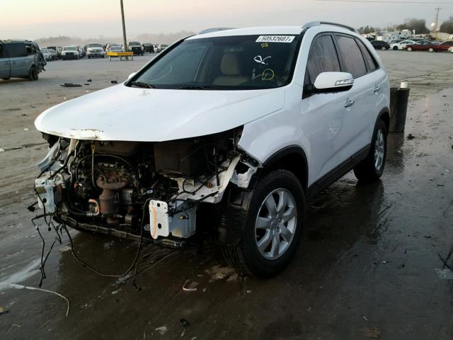 5XYKT4A20DG403063 - 2013 KIA SORENTO LX WHITE photo 2