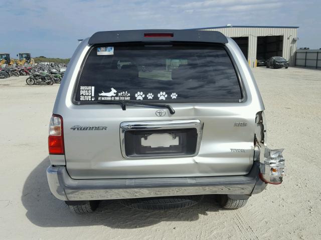 JT3GN86R220237522 - 2002 TOYOTA 4RUNNER SR SILVER photo 9