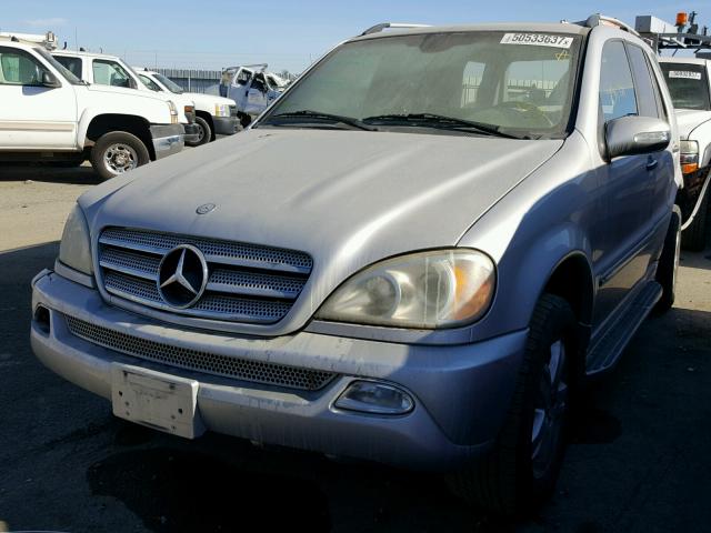 4JGAB57E15A564461 - 2005 MERCEDES-BENZ ML 350 SILVER photo 2