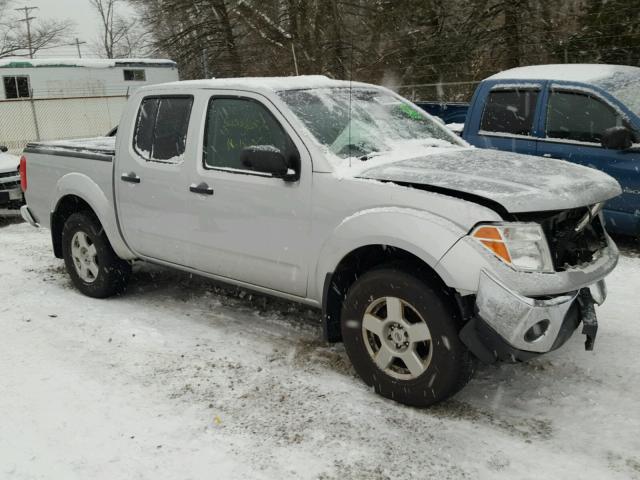 1N6AD07WX5C459087 - 2005 NISSAN FRONTIER C SILVER photo 1