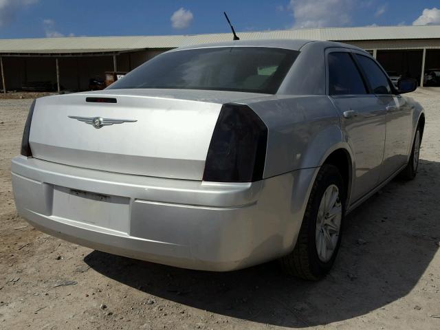 2C3KA43R68H186453 - 2008 CHRYSLER 300 LX SILVER photo 4