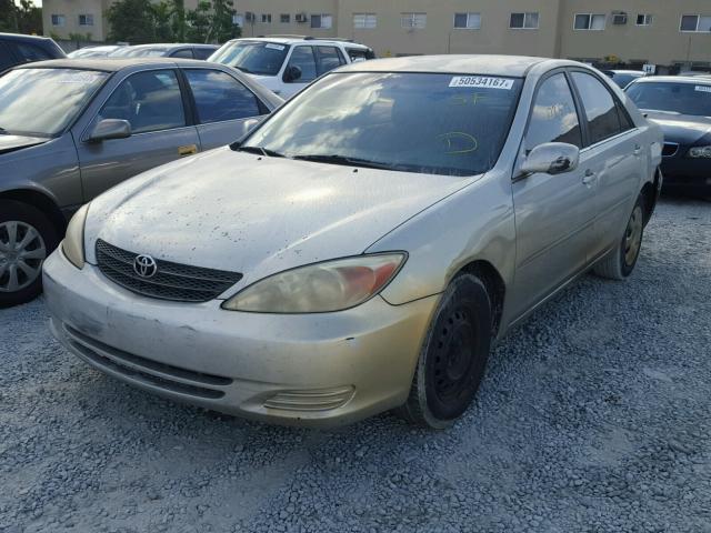 4T1BE32K92U604194 - 2002 TOYOTA CAMRY LE BEIGE photo 2