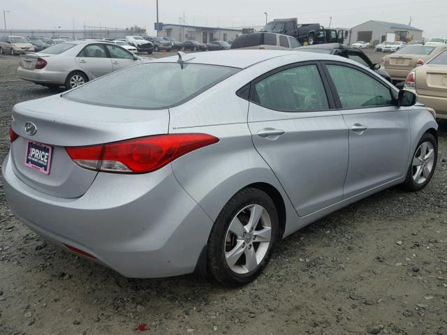 5NPDH4AEXDH311486 - 2013 HYUNDAI ELANTRA GL SILVER photo 4