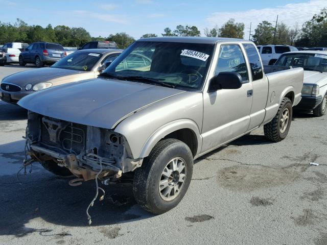 1GTDT19W028207482 - 2002 GMC SONOMA BEIGE photo 2