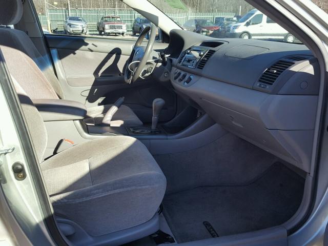 JTDBE32K430189489 - 2003 TOYOTA CAMRY LE SILVER photo 5