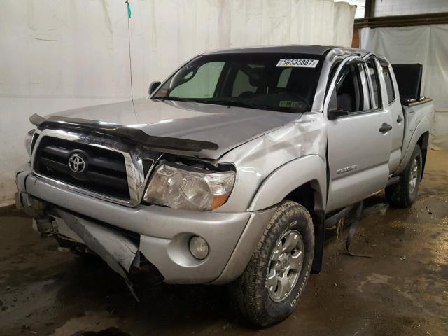 5TELU42N77Z345957 - 2007 TOYOTA TACOMA DOU SILVER photo 2