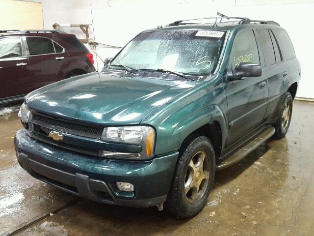 1GNDT13S852357764 - 2005 CHEVROLET TRAILBLAZE GREEN photo 2