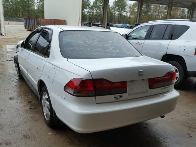 1HGCG56401A116358 - 2001 HONDA ACCORD LX WHITE photo 3