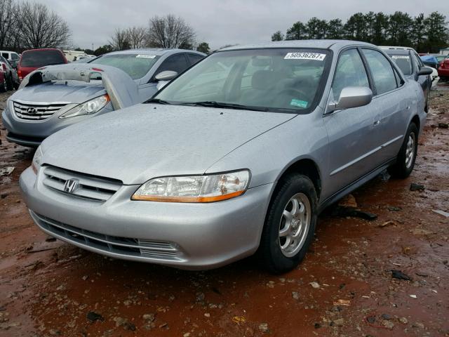 1HGCG56411A052766 - 2001 HONDA ACCORD LX SILVER photo 2