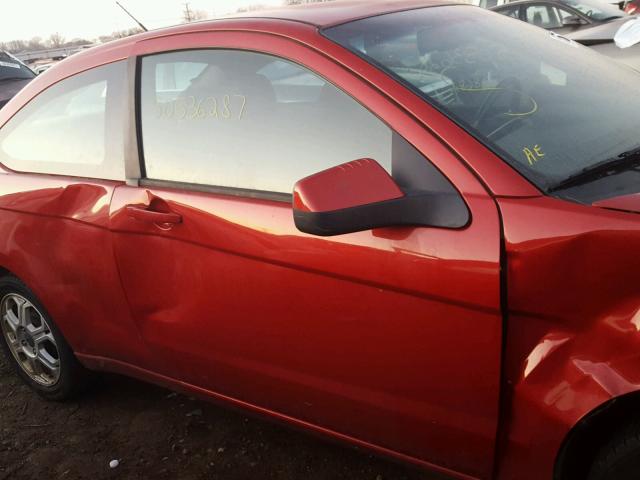 1FAHP32N89W160216 - 2009 FORD FOCUS SE RED photo 9