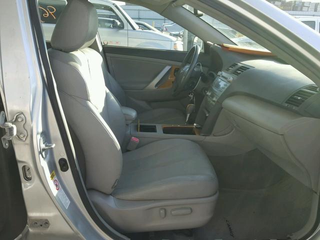 JTNBK46K573030697 - 2007 TOYOTA CAMRY NEW SILVER photo 5