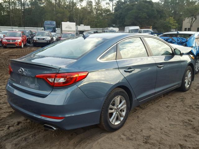 5NPE24AF7HH472012 - 2017 HYUNDAI SONATA SE BLUE photo 4