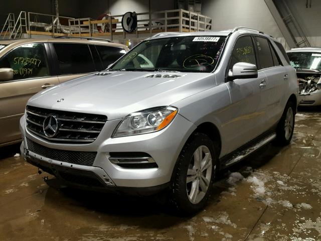 4JGDA5HB9DA173366 - 2013 MERCEDES-BENZ ML 350 4MA SILVER photo 2