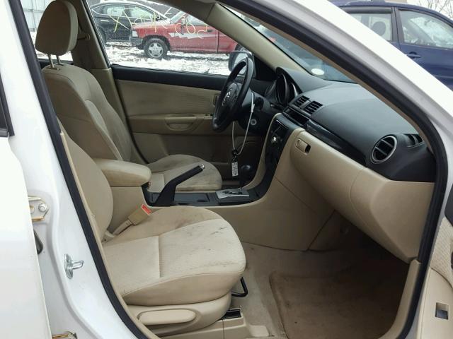 JM1BK12F741151850 - 2004 MAZDA 3 I WHITE photo 5