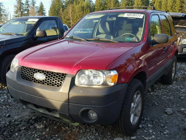 1FMYU93105KC52340 - 2005 FORD ESCAPE XLT RED photo 2