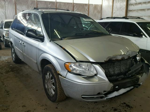 2C4GP54L15R505604 - 2005 CHRYSLER TOWN & COU SILVER photo 1