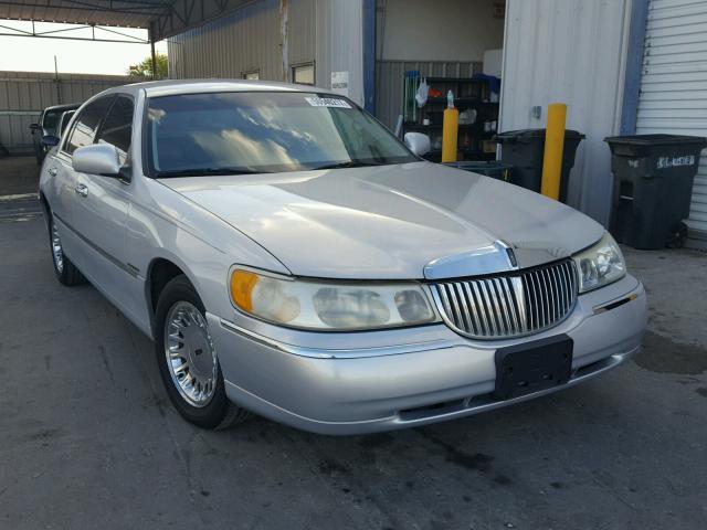 1LNHM83W2YY823723 - 2000 LINCOLN TOWN CAR C GRAY photo 1