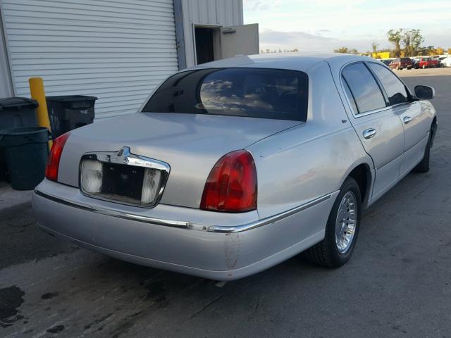 1LNHM83W2YY823723 - 2000 LINCOLN TOWN CAR C GRAY photo 4