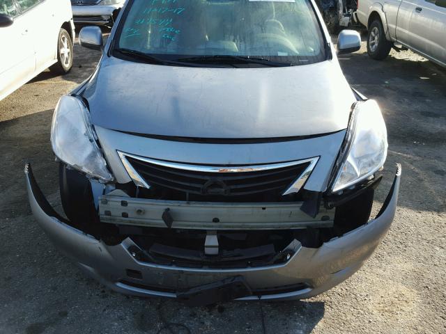 3N1CN7AP0DL880096 - 2013 NISSAN VERSA S GRAY photo 9