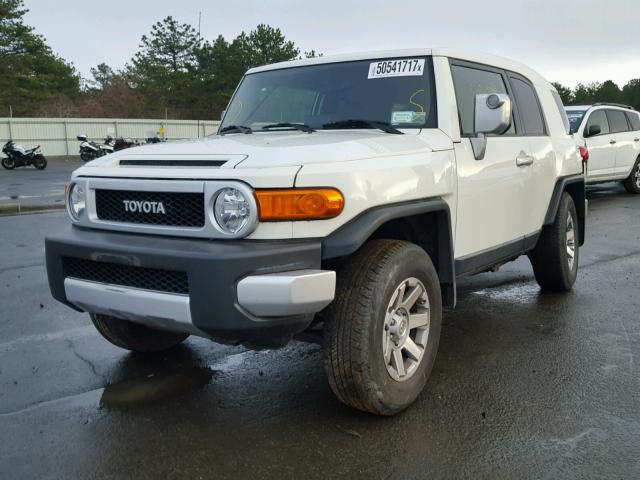 JTEBU4BF7EK179702 - 2014 TOYOTA FJ CRUISER WHITE photo 2