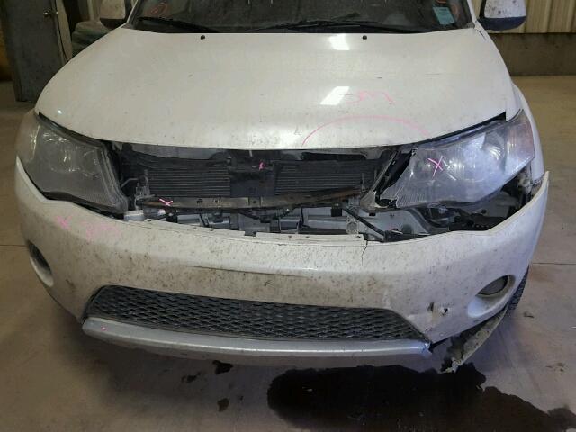 JA4MT41X98Z603610 - 2008 MITSUBISHI OUTLANDER WHITE photo 9