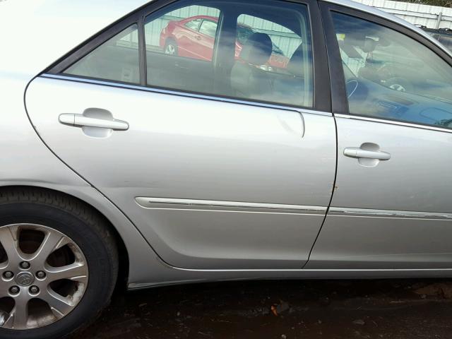 4T1BE32K65U405981 - 2005 TOYOTA CAMRY LE ვერცხლისფერი ფოტო 9