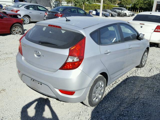 KMHCT5AE4GU267183 - 2016 HYUNDAI ACCENT SE SILVER photo 4