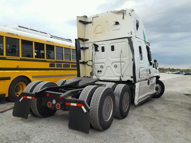 3AKJGLD5XGSHT0563 - 2016 FREIGHTLINER CASCADIA 1 WHITE photo 4