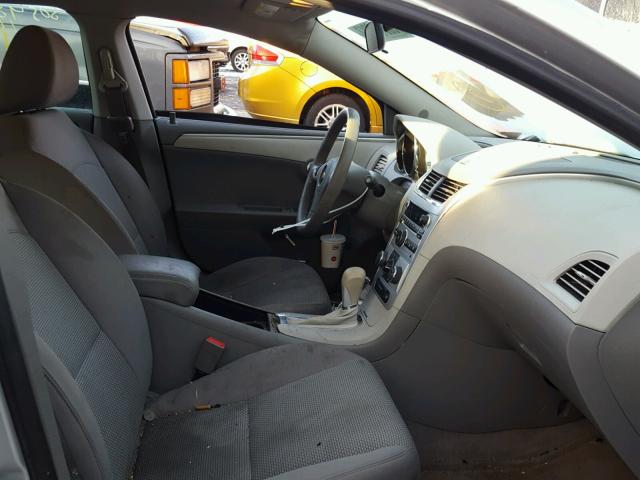 1G1ZA5EUXBF340200 - 2011 CHEVROLET MALIBU LS 银色 照片 5