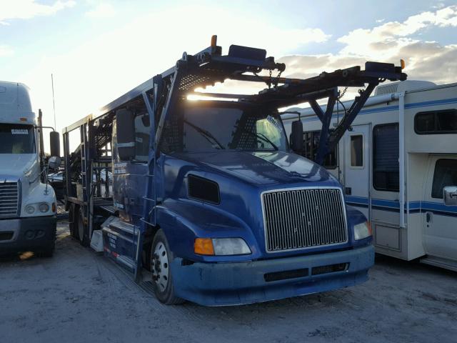 4V5ND5RHXYN240235 - 2000 VOLVO VN BLUE photo 1