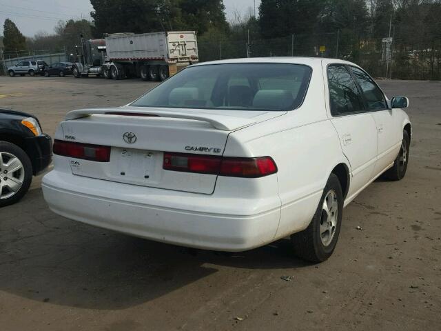 JT2BG22K0X0276146 - 1999 TOYOTA CAMRY LE WHITE photo 4