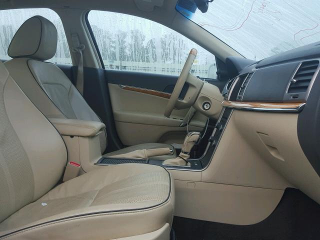 3LNHL2GC9AR647130 - 2010 LINCOLN MKZ WHITE photo 5