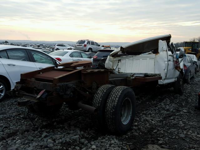 2FDLF47G1JCA58128 - 1988 FORD F SUPER DU WHITE photo 4