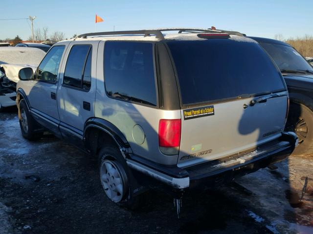 1GNDT13W6T2209726 - 1996 CHEVROLET BLAZER GRAY photo 3