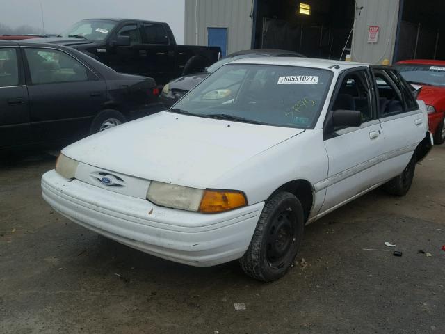 1FASP14J4SW327147 - 1995 FORD ESCORT LX WHITE photo 2