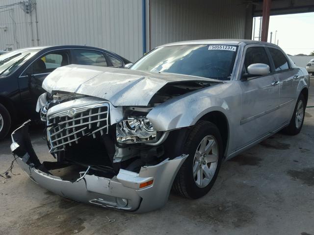 2C3KA53G36H468308 - 2006 CHRYSLER 300 TOURIN SILVER photo 2