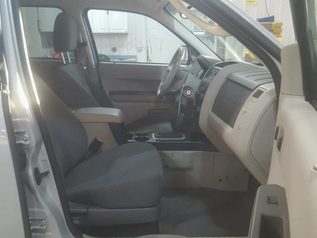 1FMCU02729KC80531 - 2009 FORD ESCAPE XLS WHITE photo 5