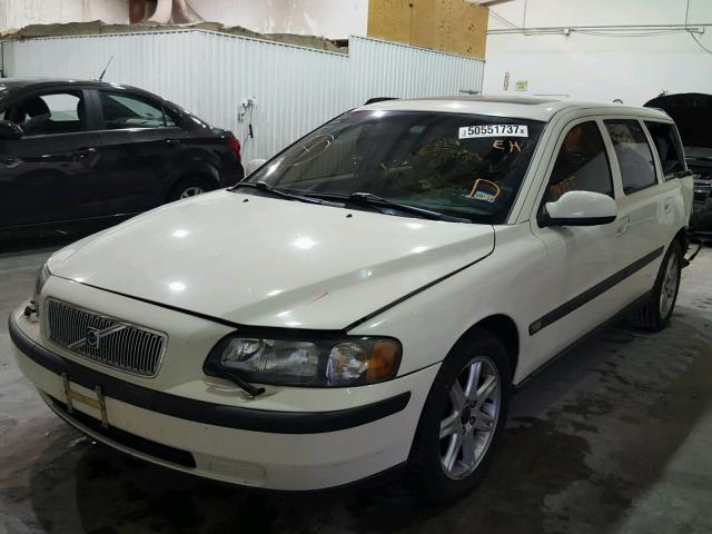 YV1SW58D221199720 - 2002 VOLVO V70 2.4T WHITE photo 2