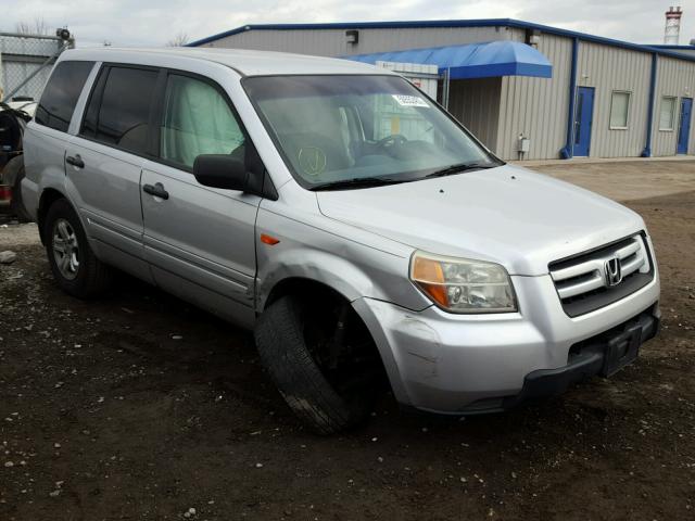 5FNYF18126B029627 - 2006 HONDA PILOT LX SILVER photo 1