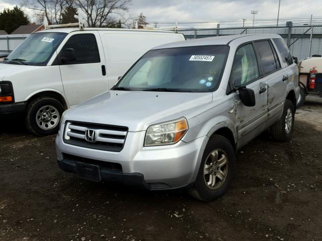 5FNYF18126B029627 - 2006 HONDA PILOT LX SILVER photo 2