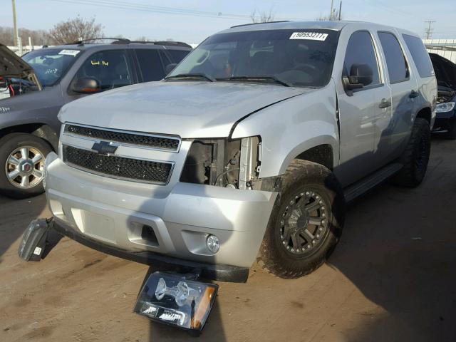 1GNMCAE0XAR223996 - 2010 CHEVROLET TAHOE C150 SILVER photo 2