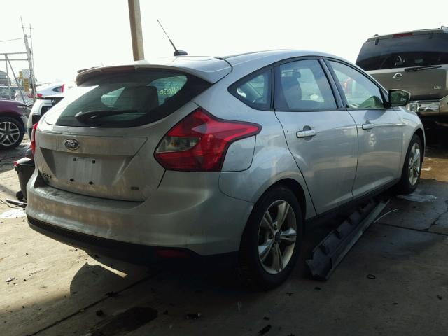 1FAHP3K21CL461134 - 2012 FORD FOCUS SE SILVER photo 4