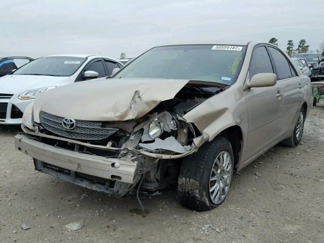 JTDBE32K120030279 - 2002 TOYOTA CAMRY LE BEIGE photo 2