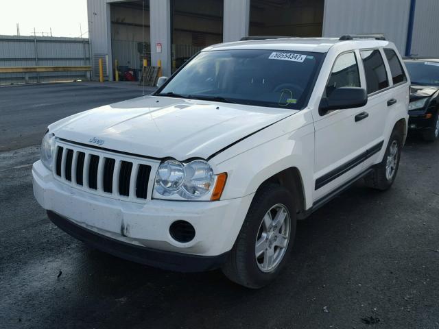 1J4GR48K45C578653 - 2005 JEEP GRAND CHER WHITE photo 2