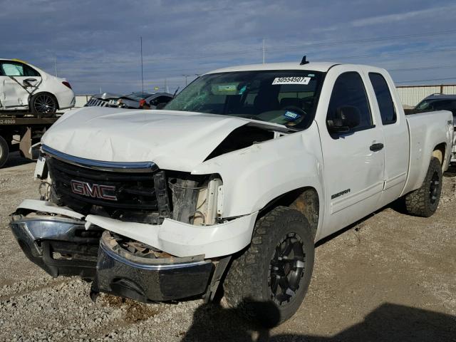 1GTR2VE38BZ104557 - 2011 GMC SIERRA K15 WHITE photo 2