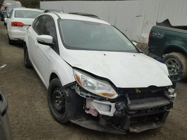 1FAHP3K29CL246861 - 2012 FORD FOCUS SE WHITE photo 1