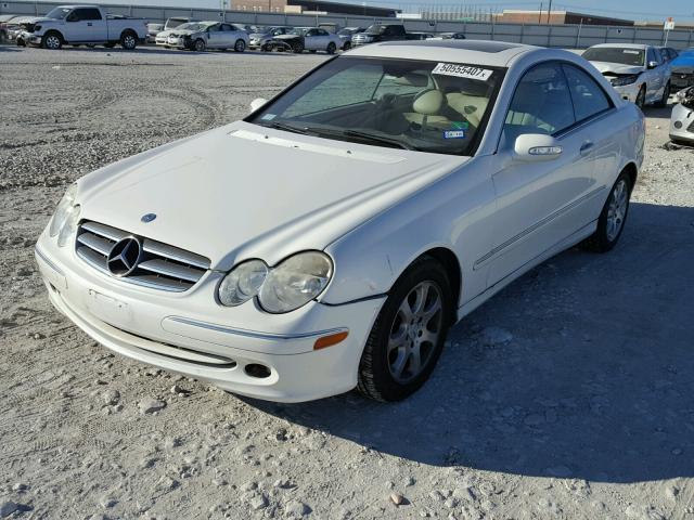 WDBTJ65J54F083893 - 2004 MERCEDES-BENZ CLK 320C WHITE photo 2