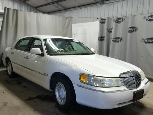 1LNHM81W52Y623042 - 2002 LINCOLN TOWN CAR E WHITE photo 1